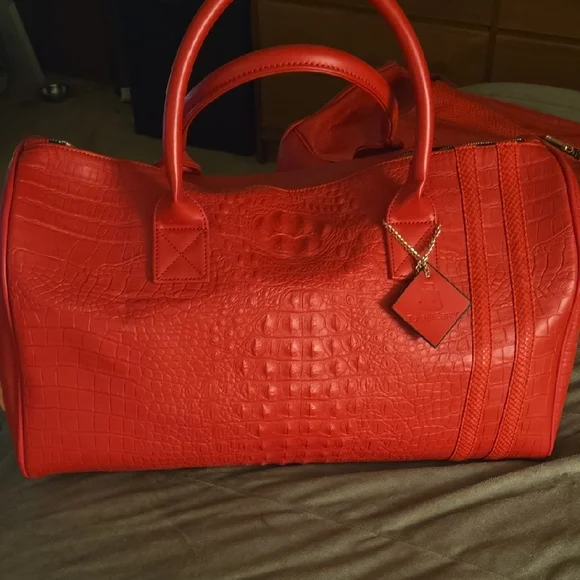 Elegant Red Travel Bag Set By Tote And Carry - Picture 14 of 16